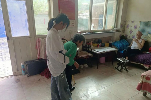 李嘉冕关照奶奶