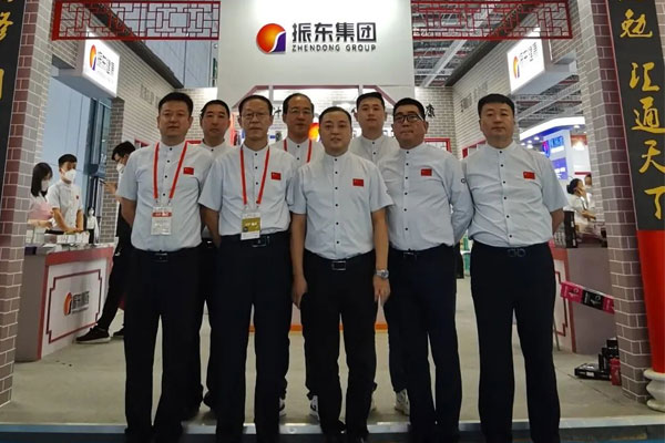 J9集团国际参展辅导合影