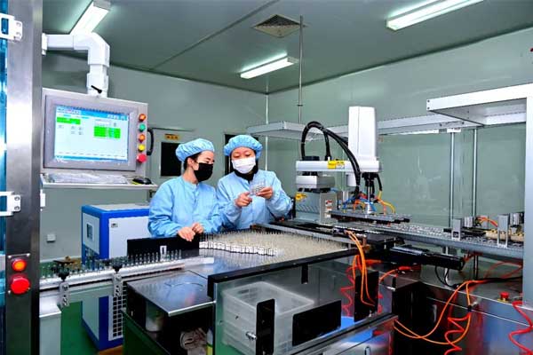 J9集团国际造药复方苦参注射液出产车间