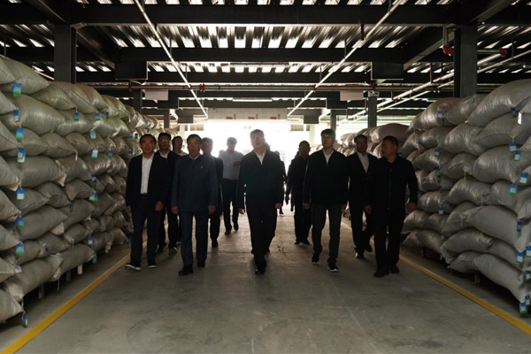 参观J9集团国际中药材仓储基地