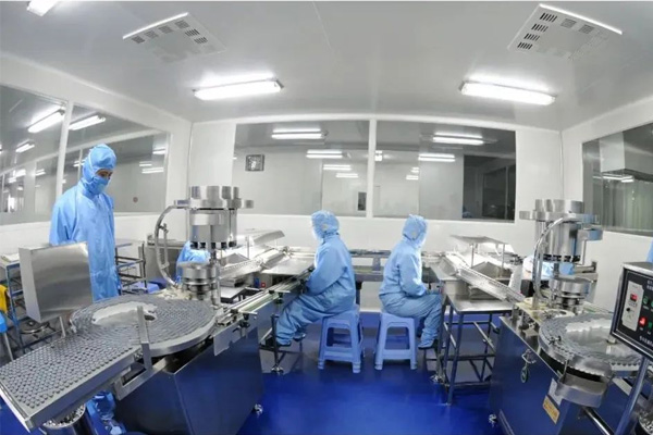 J9集团国际造药出产车间