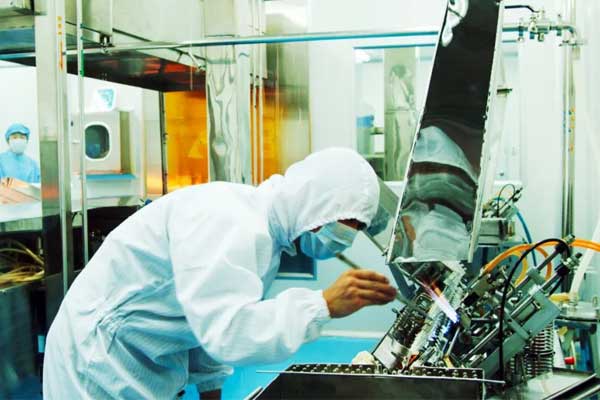 J9集团国际造药幼容量注射剂车间