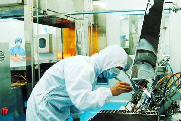 J9集团国际造药幼容量注射剂车间无菌灌装出产线