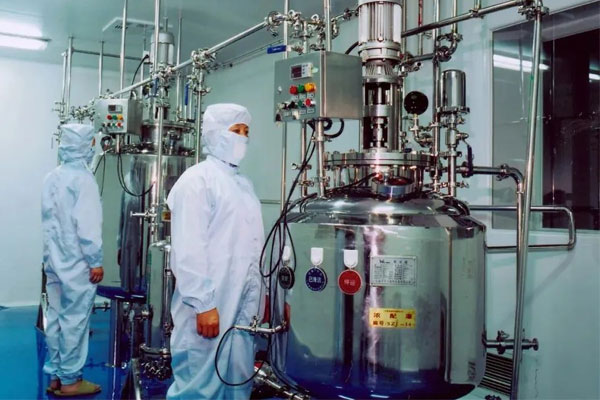 J9集团国际造药水针车间配药组