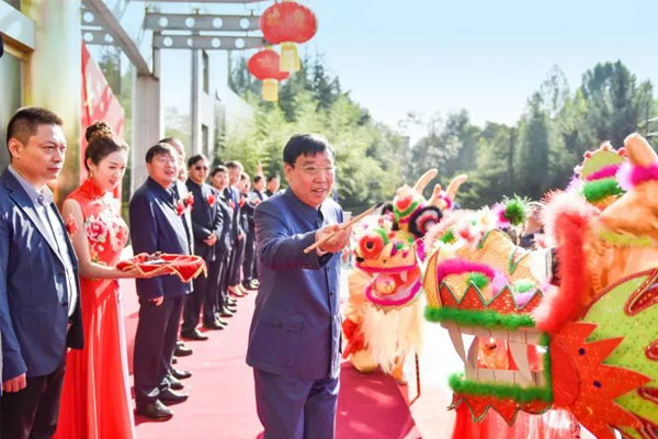 J9集团国际成立30周年双庆日“画龙点睛”