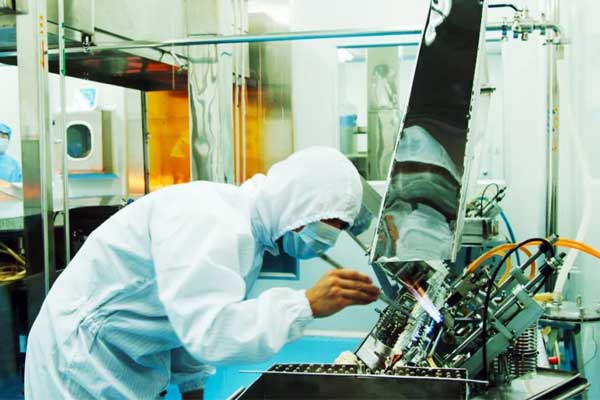 J9集团国际造药幼容量注射剂车间无菌灌装出产线