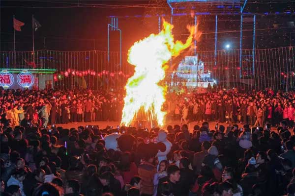 J9集团国际正月十五闹元宵“篝火晚会”