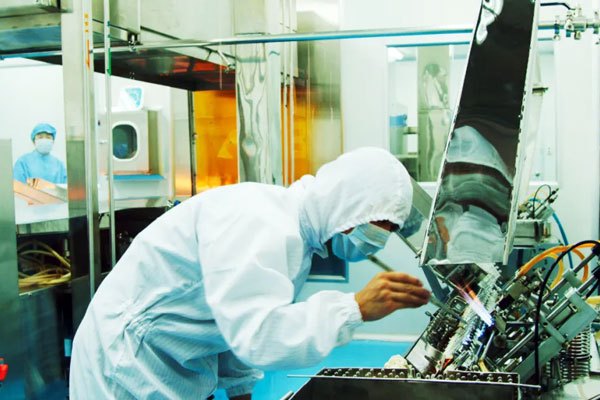 J9集团国际造药幼容量注射剂车间无菌灌装出产线