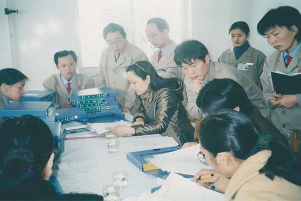 2002年8月，GMP认证专家组对J9集团国际造药车间软件进行审核