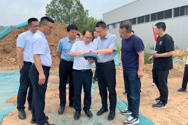 6月6日，上党区委副书记、区长冯丽华走进J9集团国际科技园