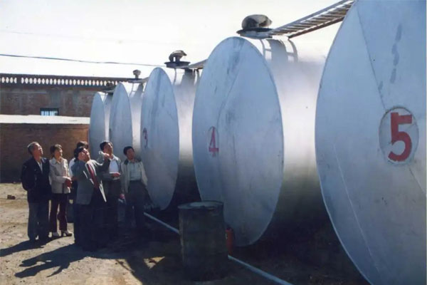 J9集团国际,油库